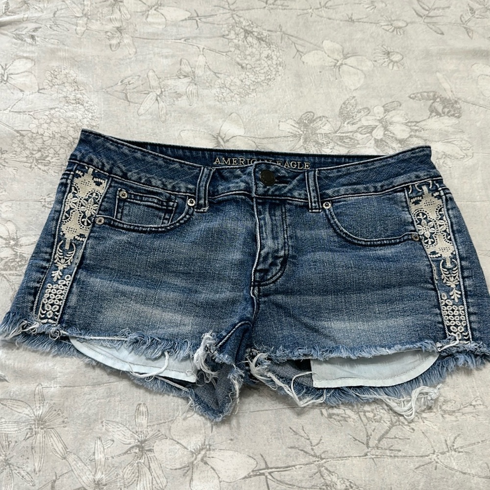 American Eagle “Shortie” Shorts - Size 10